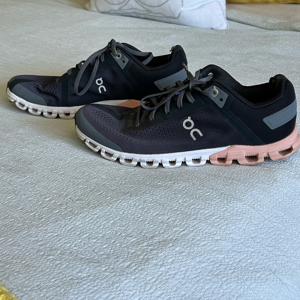 On Running Women's Gray and Pink Cloud-Style Athletic Sneakers - Picture 4 of 12